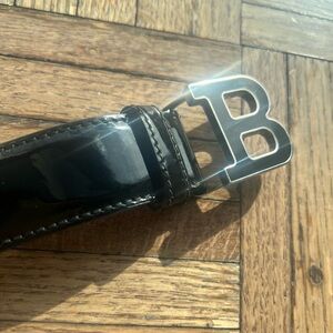 Bally Black Patent Leather Belt w Black B Enamel Made in Italy 30w. Some Wear